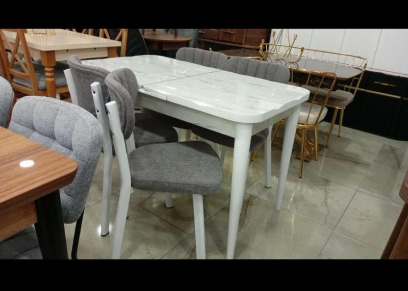 Küçük yemek masası